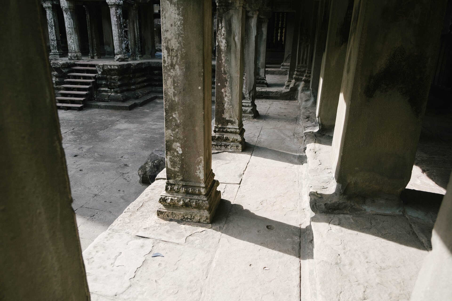 angkor wat pillars