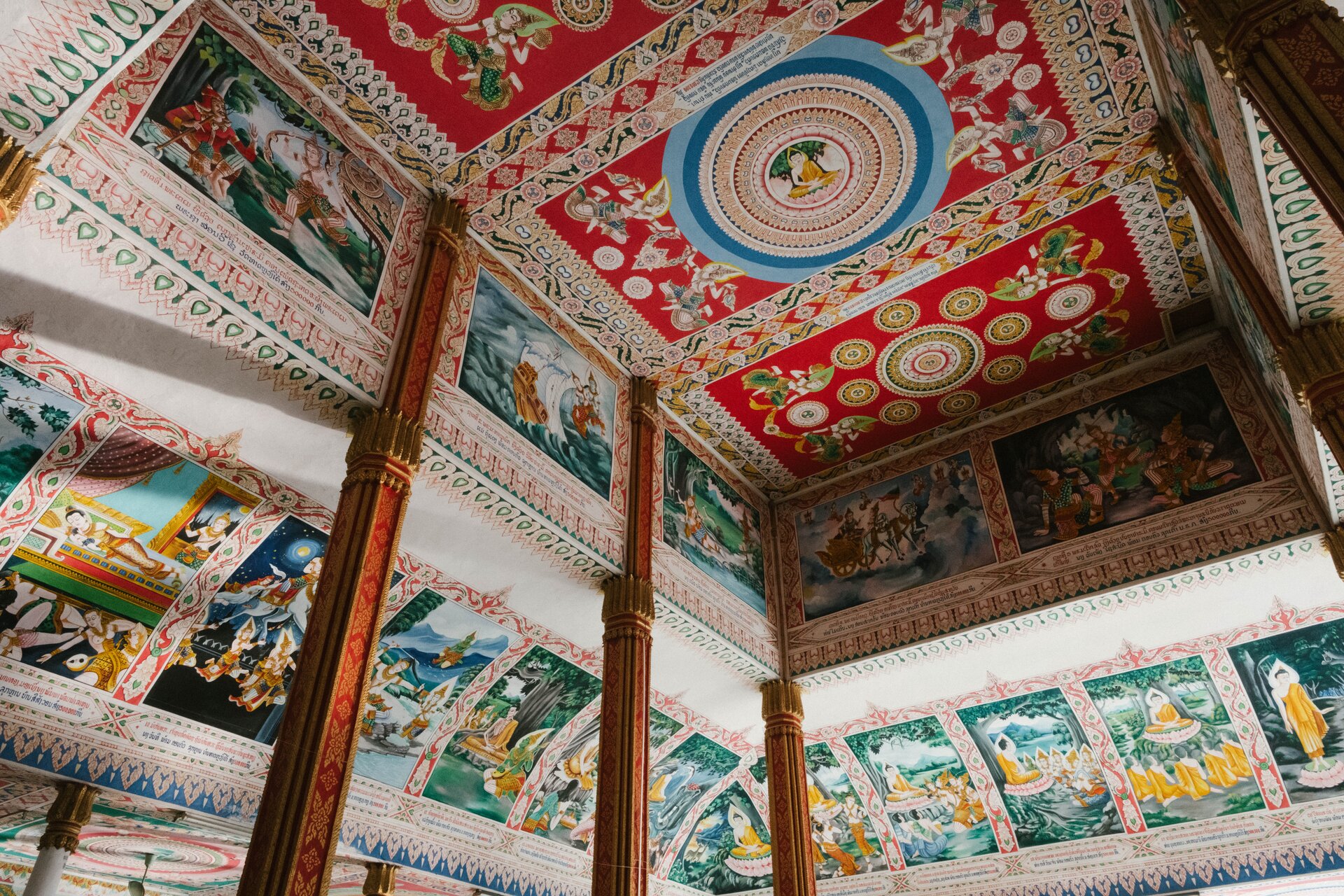 wat that luang tai temple ceiling