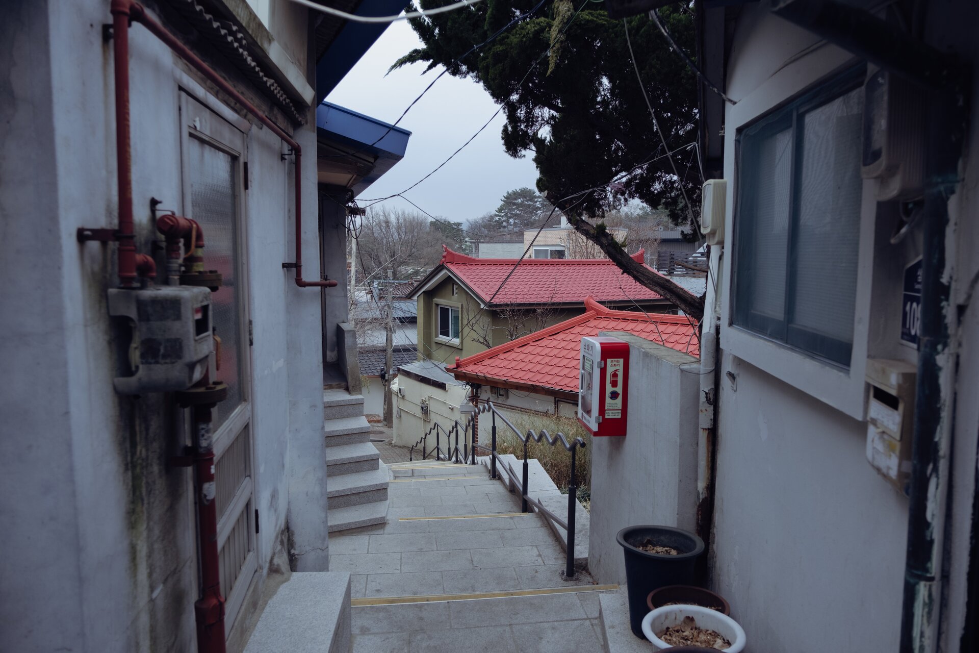 bukchon passageway