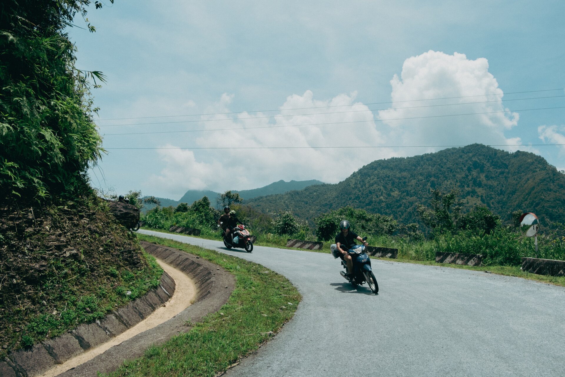 bikes around the bend